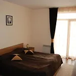 Апартаменты Pirin Palace White *